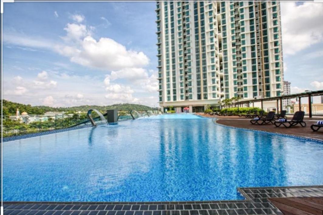 Shaftsbury Putrajaya At Alamanda Mall Apartment Luaran gambar