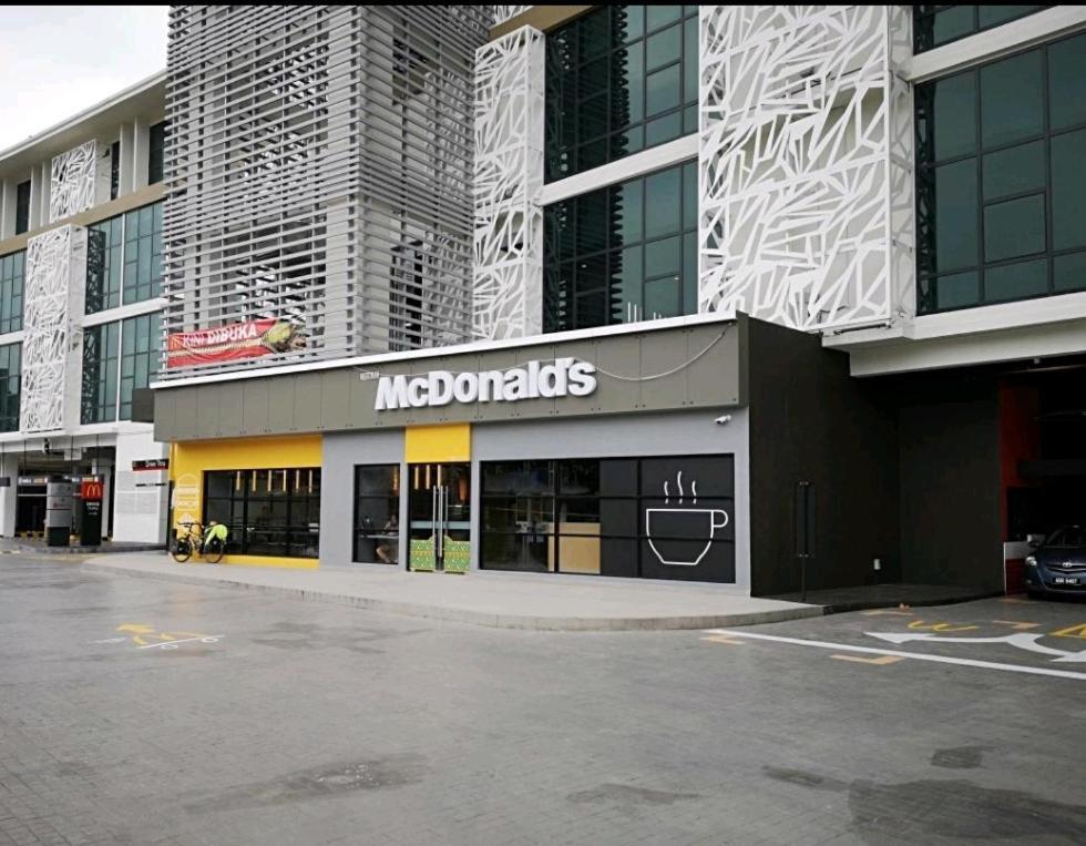Shaftsbury Putrajaya At Alamanda Mall Apartment Luaran gambar